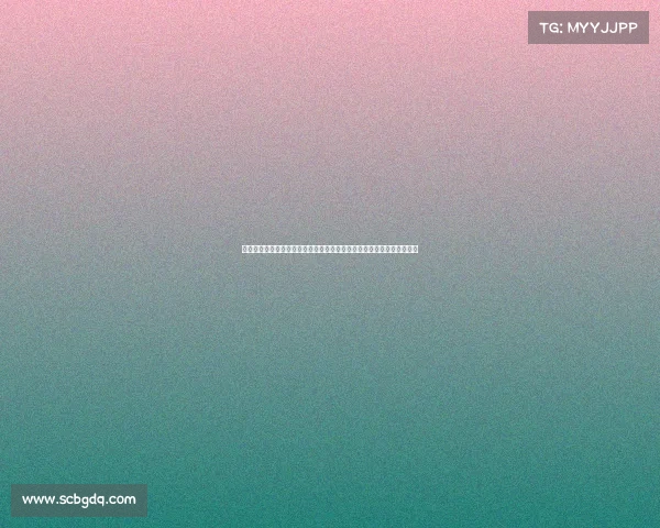 老年人玩电子游戏—《《花甲高手竞逐虚拟战场:银发电竞风暴来袭》》